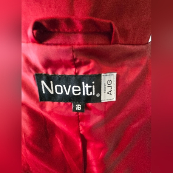 Cherry Red Trench Coat 16P – Street Style • City Walks • Lightweight Raincoat - Picture 10 of 11